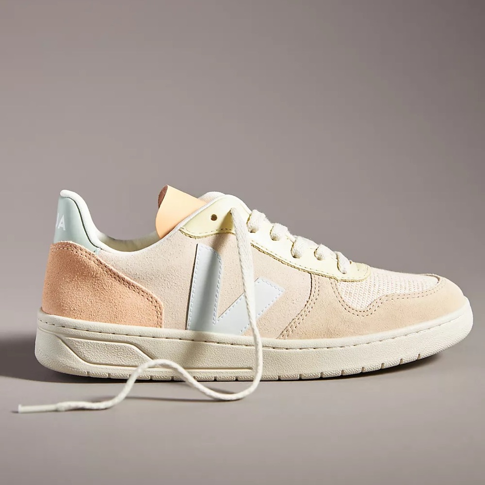 NWT VEJA V-10 Sneakers in Sand